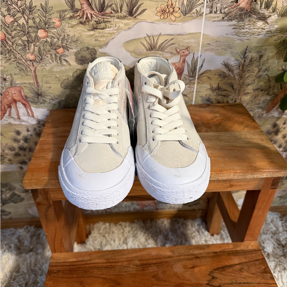 Nike Cream and Black Mid-Top Sneakers - Picture 2 of 6